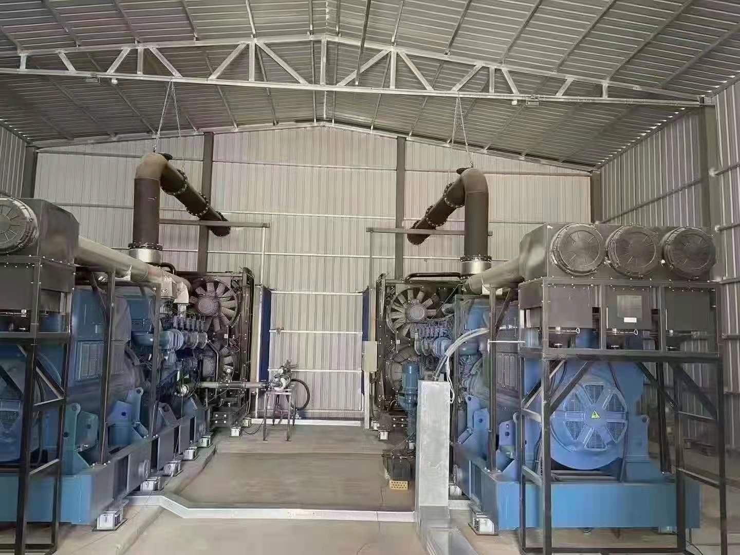 青海客戶機組巡檢現場，兩臺玉柴高壓發電機并機！